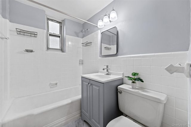 230 Pelham Road 4L, New Rochelle, NY 10805