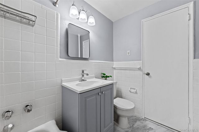 230 Pelham Road 4L, New Rochelle, NY 10805