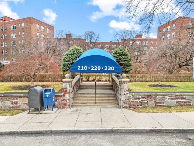 230 Pelham Road 4L, New Rochelle, NY 10805