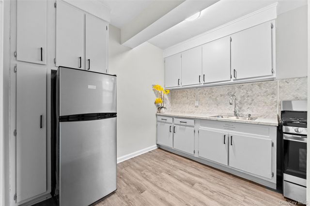 230 Pelham Road 4L, New Rochelle, NY 10805