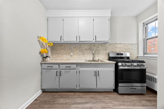 230 Pelham Road 4L, New Rochelle, NY 10805