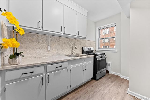 230 Pelham Road 4L, New Rochelle, NY 10805