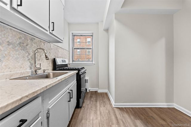 230 Pelham Road 4L, New Rochelle, NY 10805