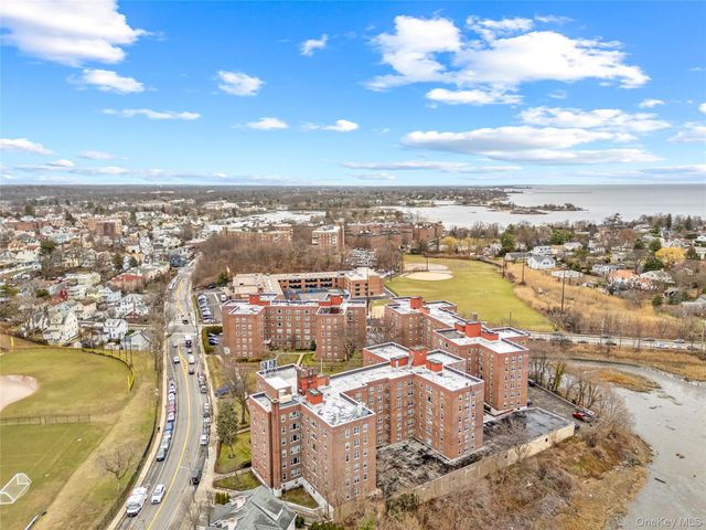 230 Pelham Road 4L, New Rochelle, NY 10805
