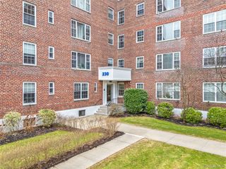 230 Pelham Road 4L, New Rochelle, NY 10805