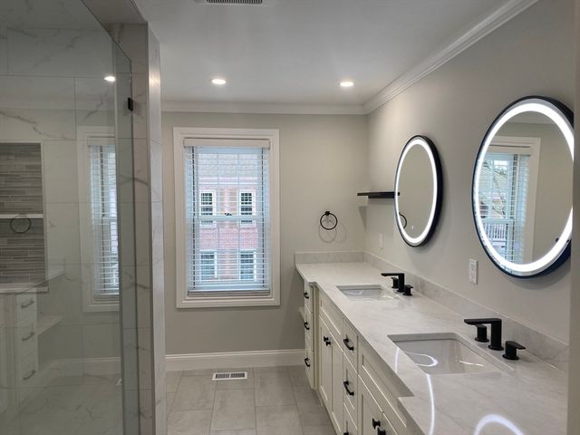 19 Oakland Avenue 19, Needham, MA 02492