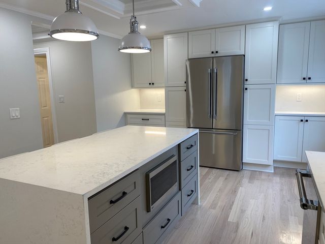 19 Oakland Avenue 19, Needham, MA 02492