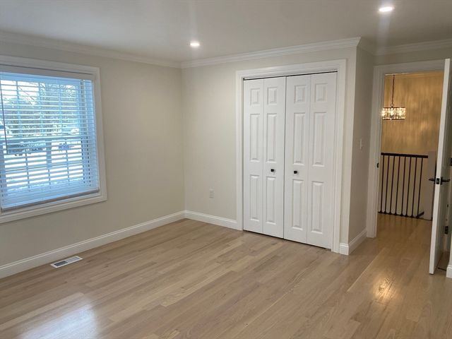 19 Oakland Avenue 19, Needham, MA 02492