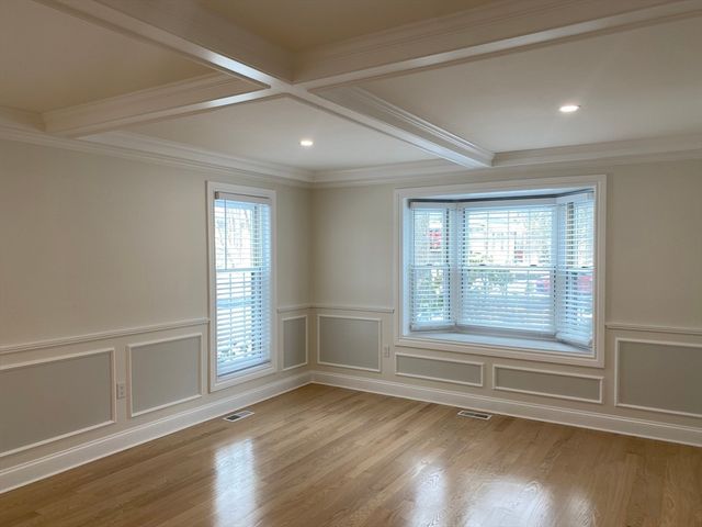 19 Oakland Avenue 19, Needham, MA 02492