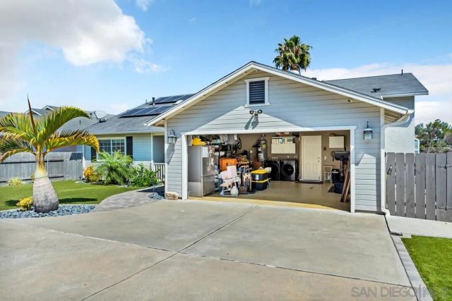 5151 Comanche Dr, La Mesa, CA 91942