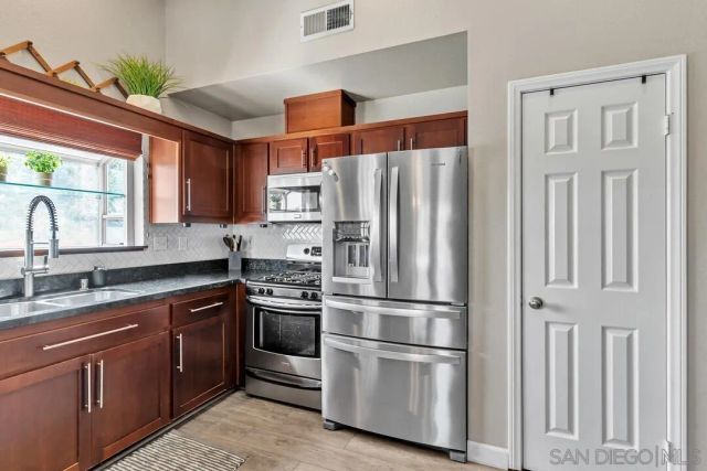 5151 Comanche Dr, La Mesa, CA 91942