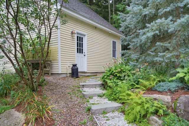 138 County Road, Hillsborough, NH 03244