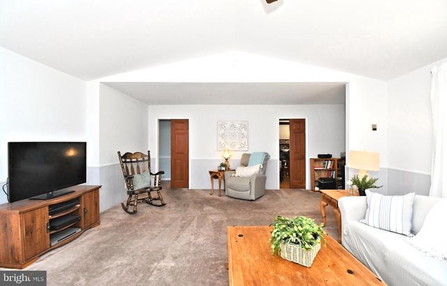 25 S LANCASTER LN, Newtown, PA 18940