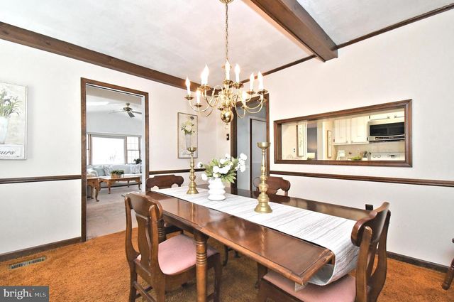 25 S LANCASTER LN, Newtown, PA 18940