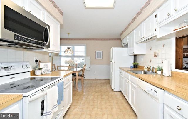 25 S LANCASTER LN, Newtown, PA 18940