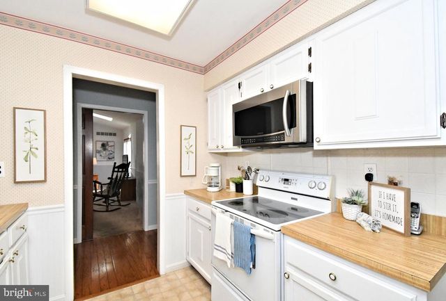 25 S LANCASTER LN, Newtown, PA 18940