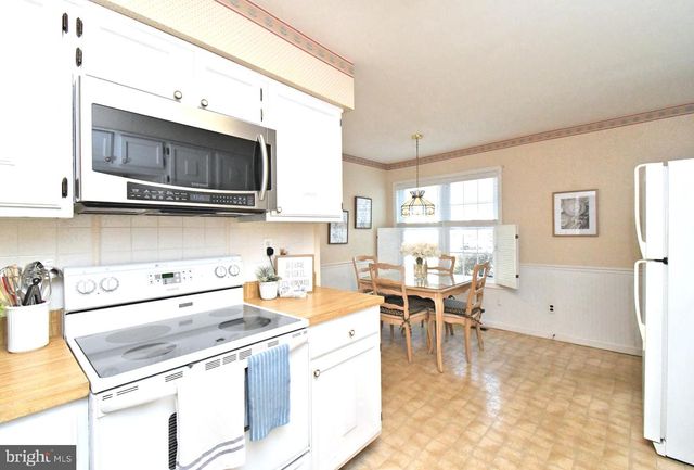 25 S LANCASTER LN, Newtown, PA 18940