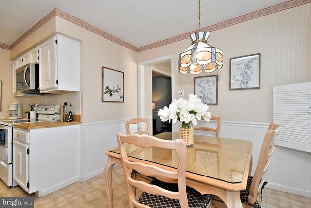 25 S LANCASTER LN, Newtown, PA 18940