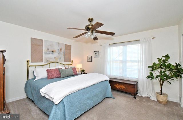 25 S LANCASTER LN, Newtown, PA 18940