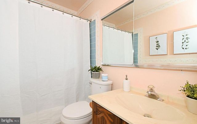 25 S LANCASTER LN, Newtown, PA 18940