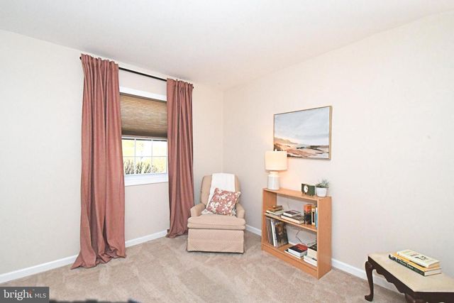 25 S LANCASTER LN, Newtown, PA 18940