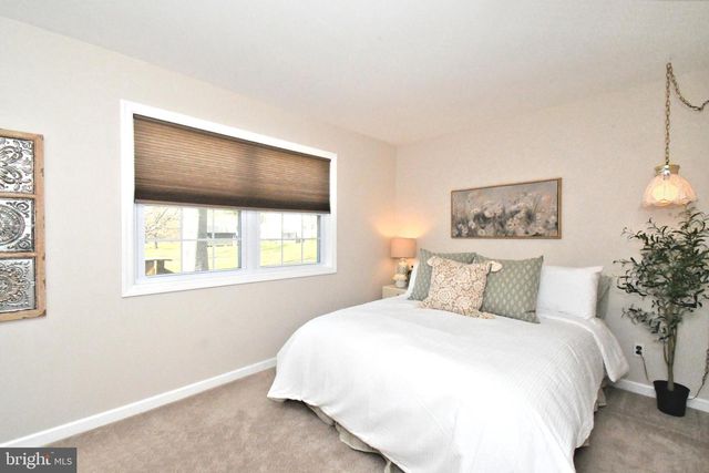 25 S LANCASTER LN, Newtown, PA 18940