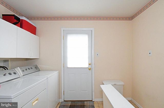 25 S LANCASTER LN, Newtown, PA 18940