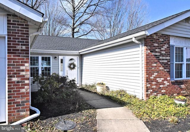 25 S LANCASTER LN, Newtown, PA 18940