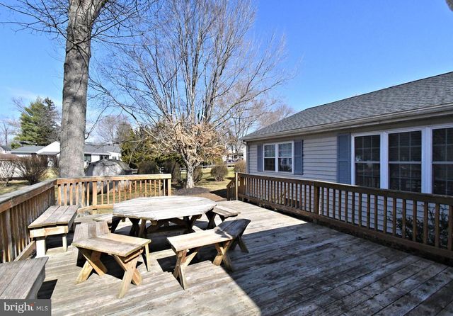 25 S LANCASTER LN, Newtown, PA 18940