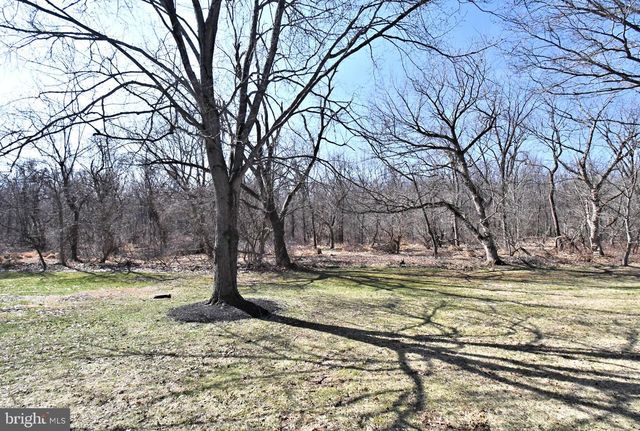 25 S LANCASTER LN, Newtown, PA 18940