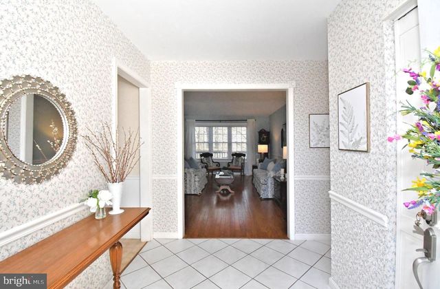 25 S LANCASTER LN, Newtown, PA 18940