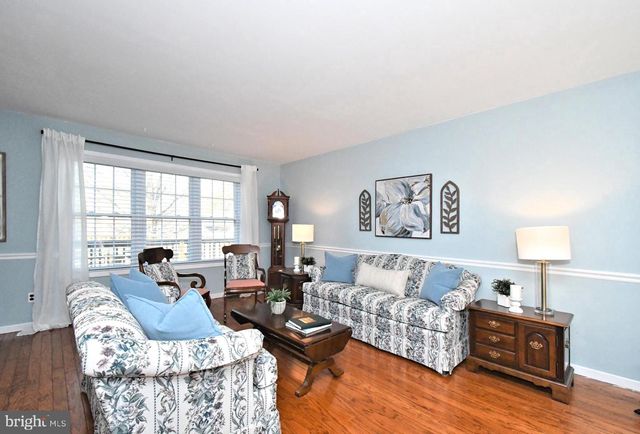 25 S LANCASTER LN, Newtown, PA 18940