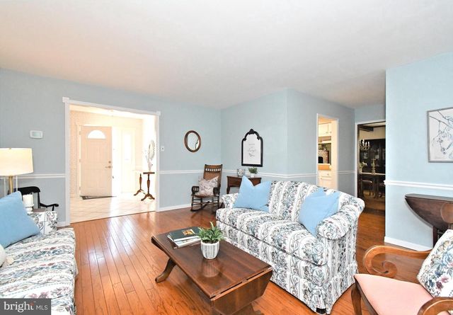 25 S LANCASTER LN, Newtown, PA 18940