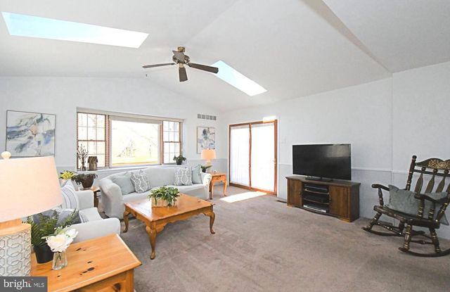 25 S LANCASTER LN, Newtown, PA 18940