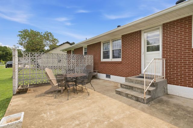 503 N Russell St, Portland, TN 37148
