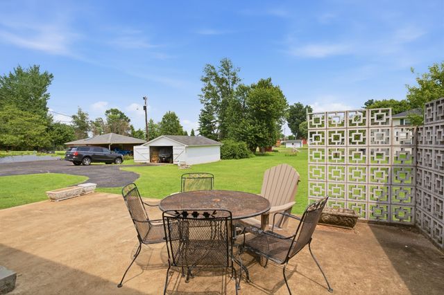 503 N Russell St, Portland, TN 37148