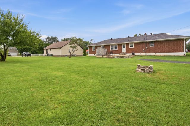 503 N Russell St, Portland, TN 37148