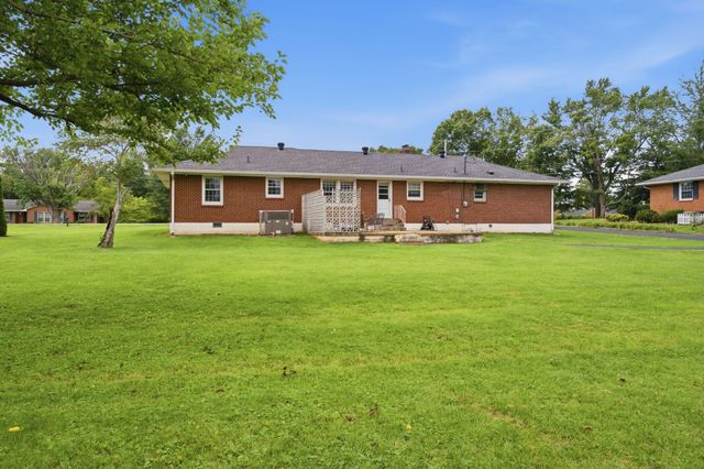503 N Russell St, Portland, TN 37148