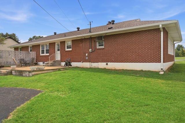 503 N Russell St, Portland, TN 37148