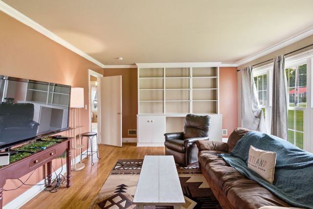 503 N Russell St, Portland, TN 37148