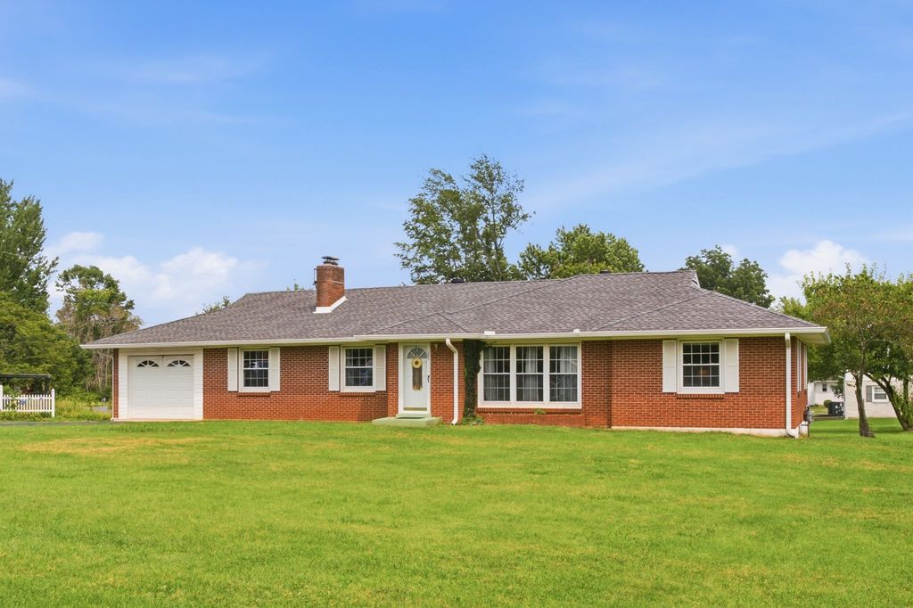 503 N Russell St, Portland, TN 37148