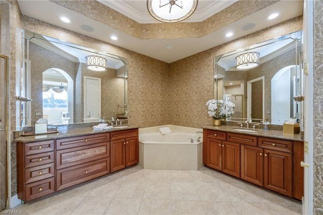 15532 Monterosso LN 102, Naples, FL 34110