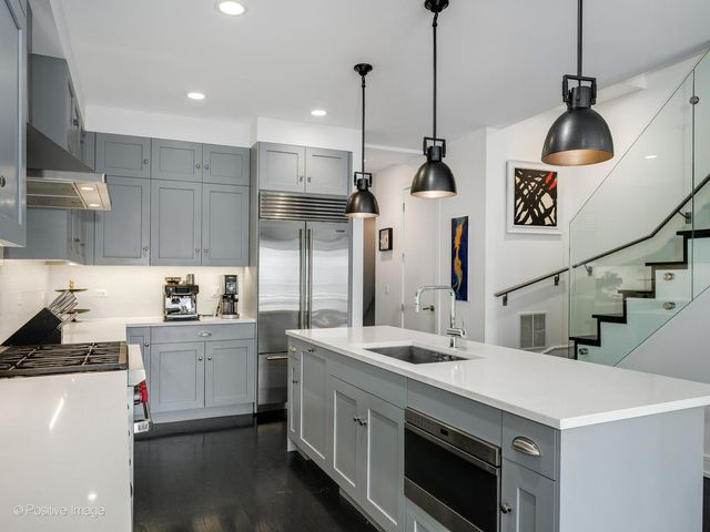 2922 N Sheffield Avenue 3, Chicago, IL 60657