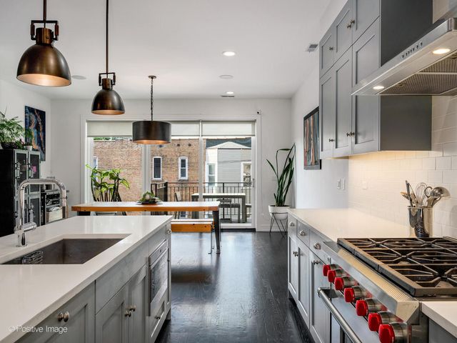 2922 N Sheffield Avenue 3, Chicago, IL 60657