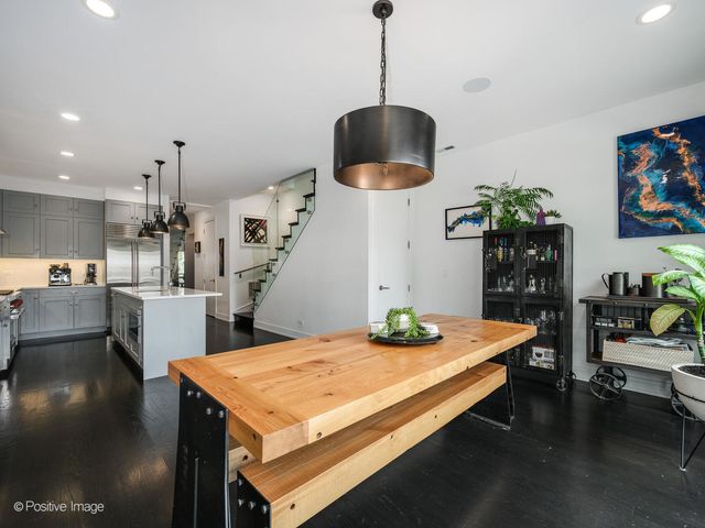 2922 N Sheffield Avenue 3, Chicago, IL 60657