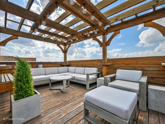 2922 N Sheffield Avenue 3, Chicago, IL 60657