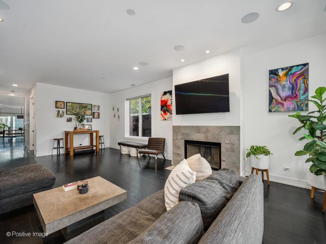 2922 N Sheffield Avenue 3, Chicago, IL 60657