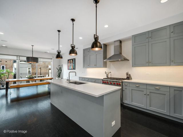 2922 N Sheffield Avenue 3, Chicago, IL 60657