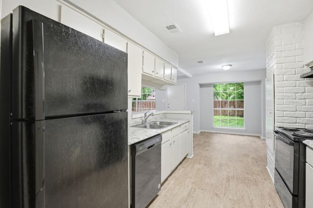 6814 Indian Falls Drive, Houston, TX 77489
