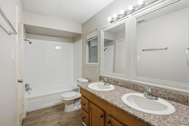 6814 Indian Falls Drive, Houston, TX 77489